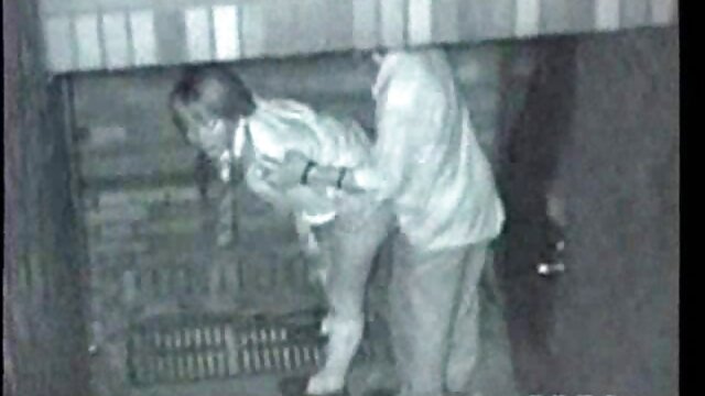 گرسنه سکس خواهر و برادر Kissy کاپری می شود