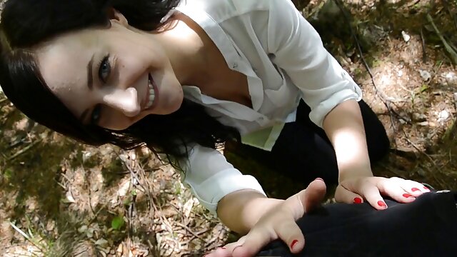 لاغر سایاکا tsutsumi گسترش می یابد پاهای او سکس خواهر وبرادر را برای