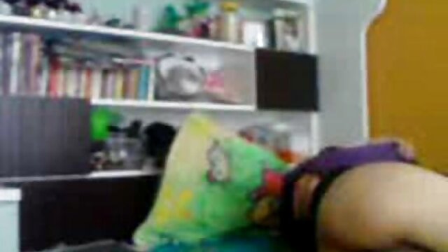 - کودک در خروس یک سوپر برادر خواهر غریبه بزرگ خفه می شود