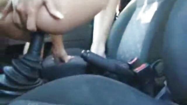 مندی فیلم سکس با برادر بر روی نیمکت در لباس زیر زنانه, پارتی