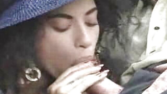 چرم-کوبیدن مندی الهه شعر سکس برادر و خواهر و موسیقی یک احمق زیبا در رژه الاغ است!